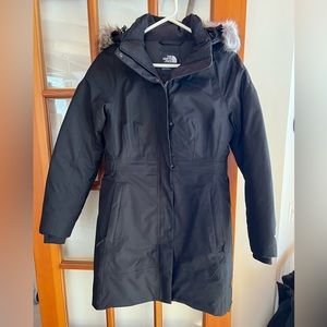 Never worn women’s medium North Face Arctic Parka